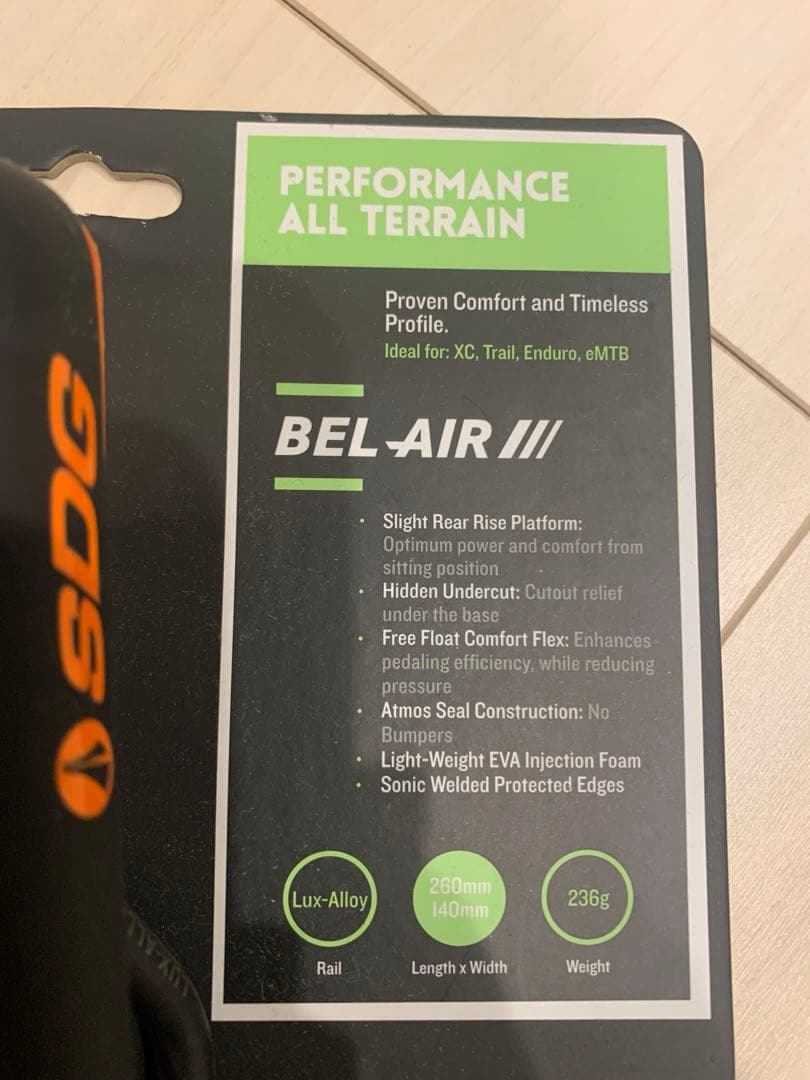 SDG BEL-AIR III サドル　オレンジ　 298g