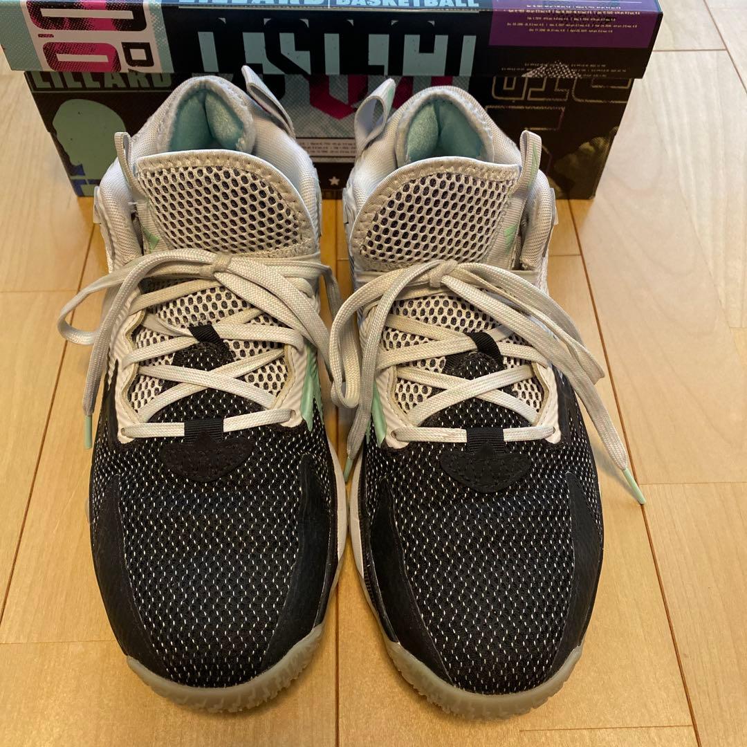 Adidas Dame 8 バスケットシューズ