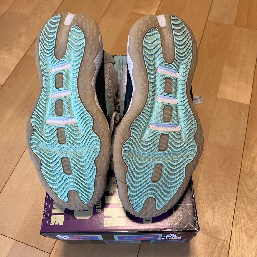 Adidas Dame 8 バスケットシューズ