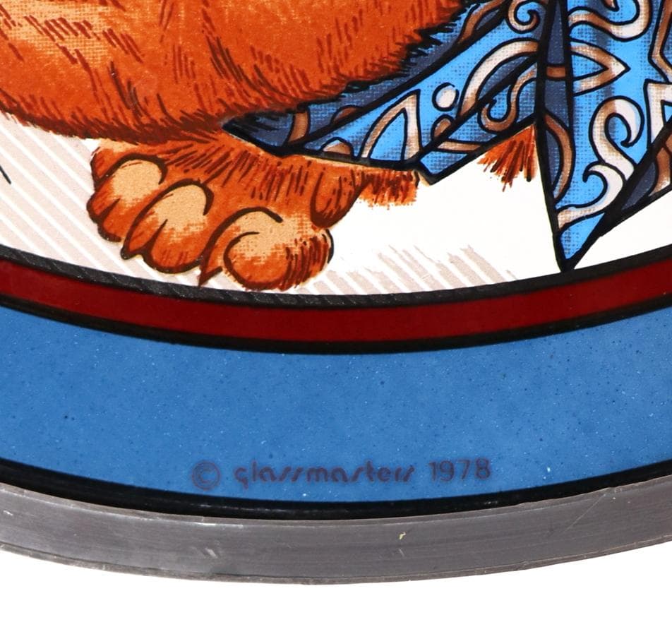 てんとう虫を見つめる猫 大型 丸型 ヴィンテージ ステンドグラスキャット