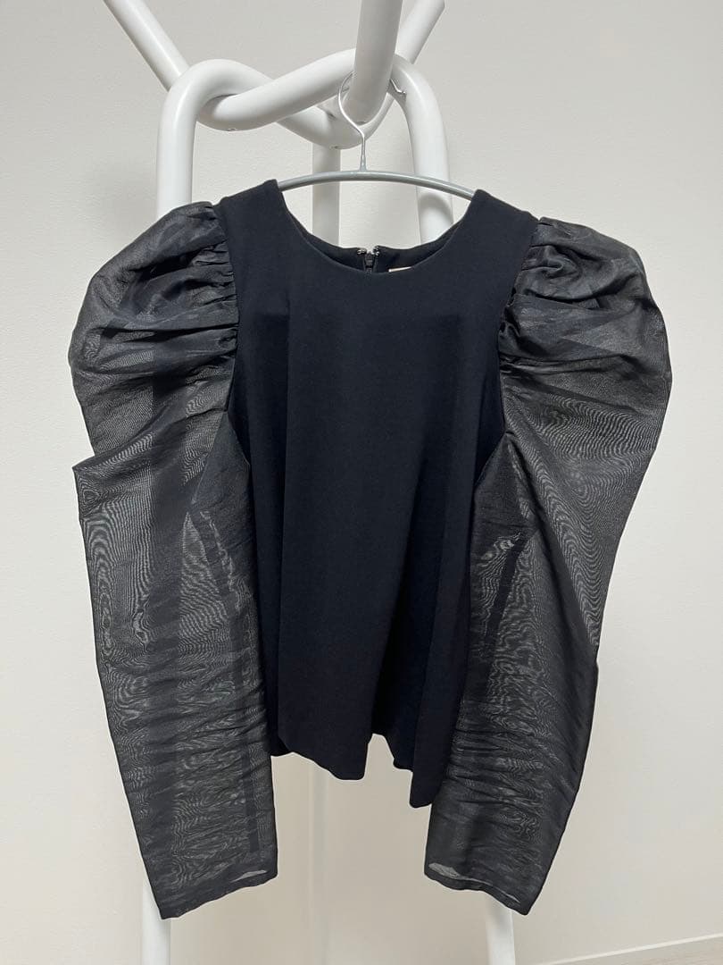 Heve 黒 パフスリーブ トップス