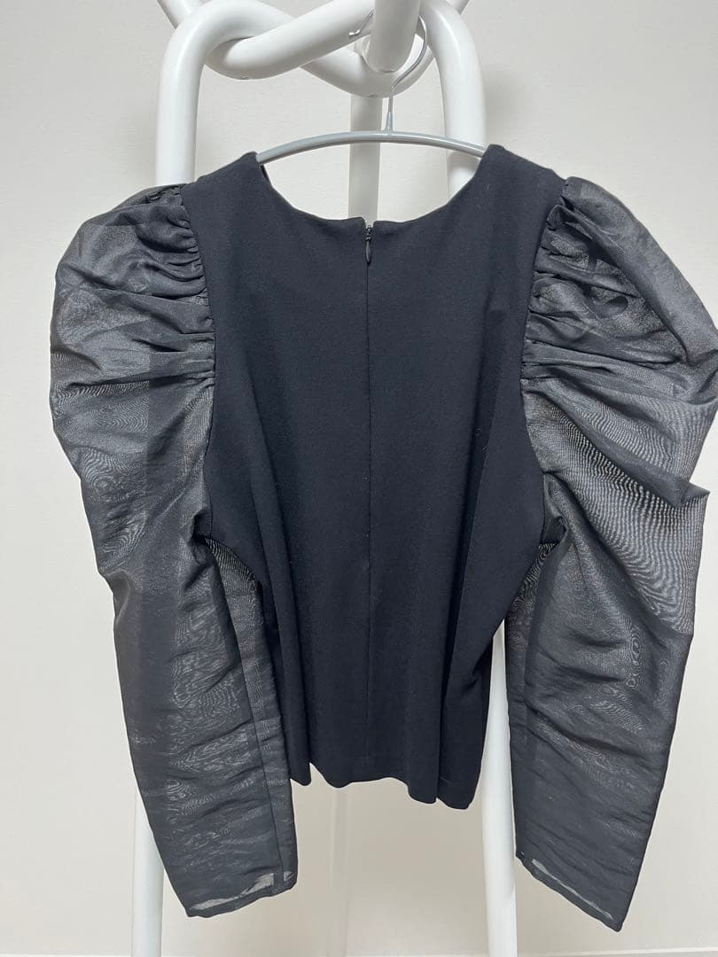 Heve 黒 パフスリーブ トップス