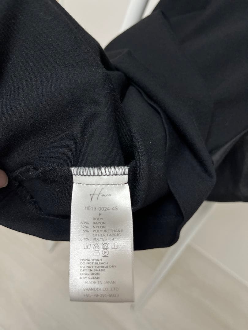 Heve 黒 パフスリーブ トップス