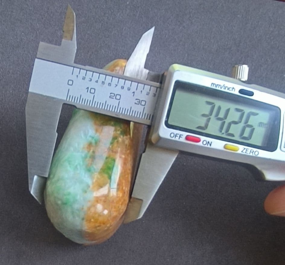 【貴重】ミャンマー産黄本翡翠（ジェダイト）の原石（313ｇ）