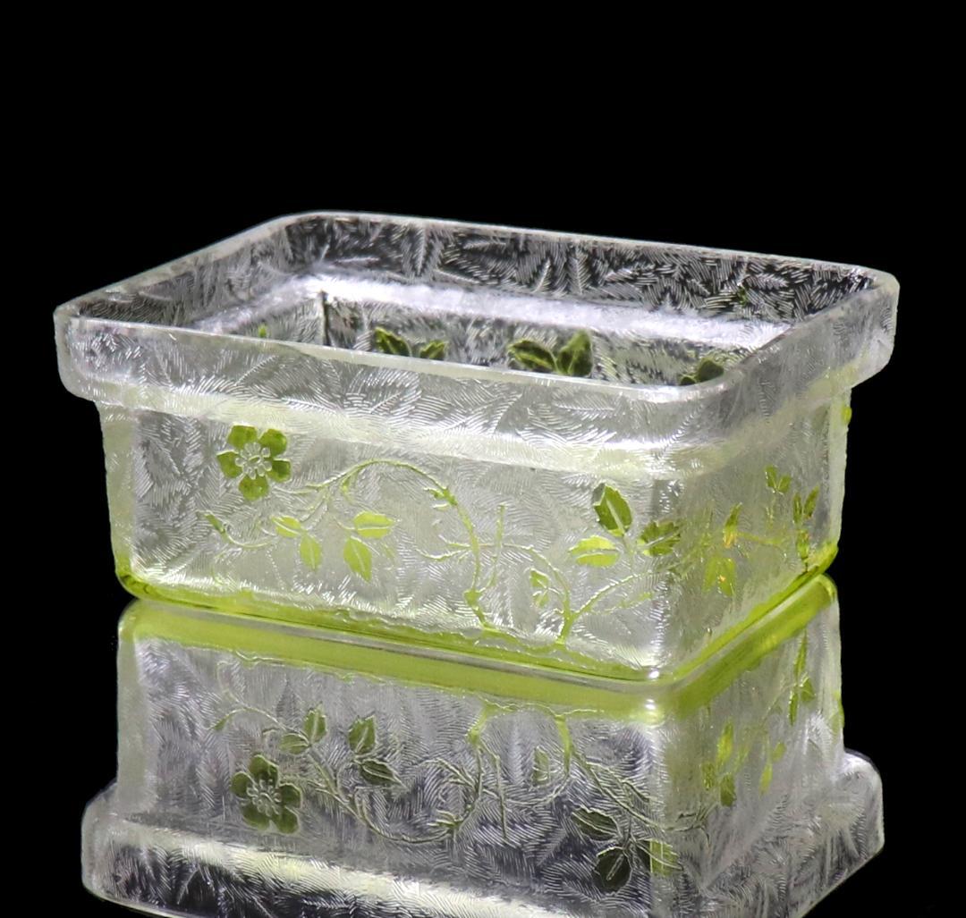 オールド・バカラ 最上級 レア型 金彩アシッドエッチング黄緑色被せ装飾小物入れ