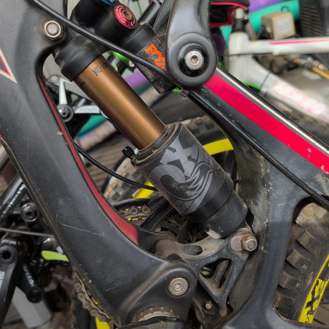 キ*グ様 サンタクルーズv10 ハンドルフレームカーボンホイールマグ 購入時85