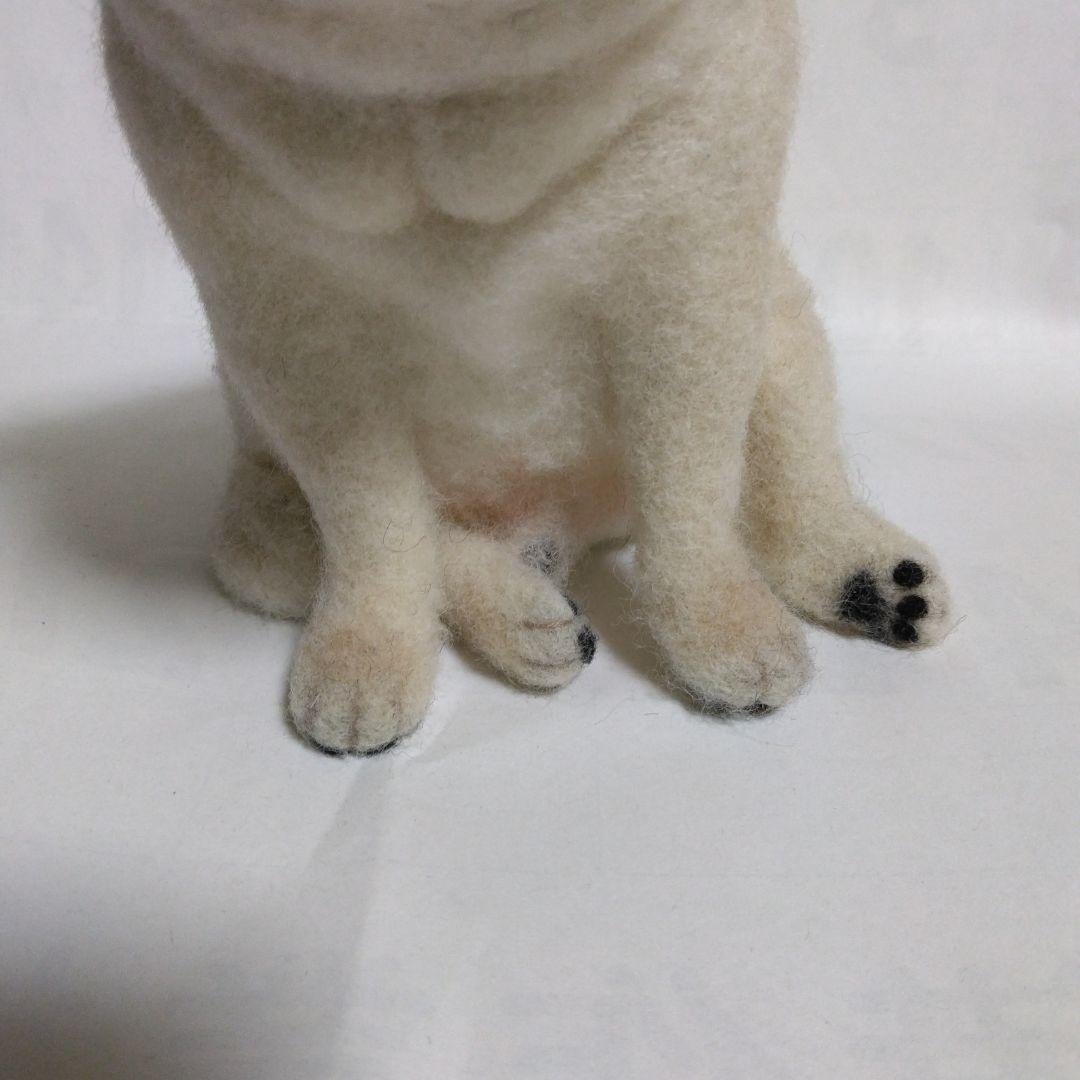 羊毛フェルト　ハンドメイド　パグ　お座りポーズ　困った顔