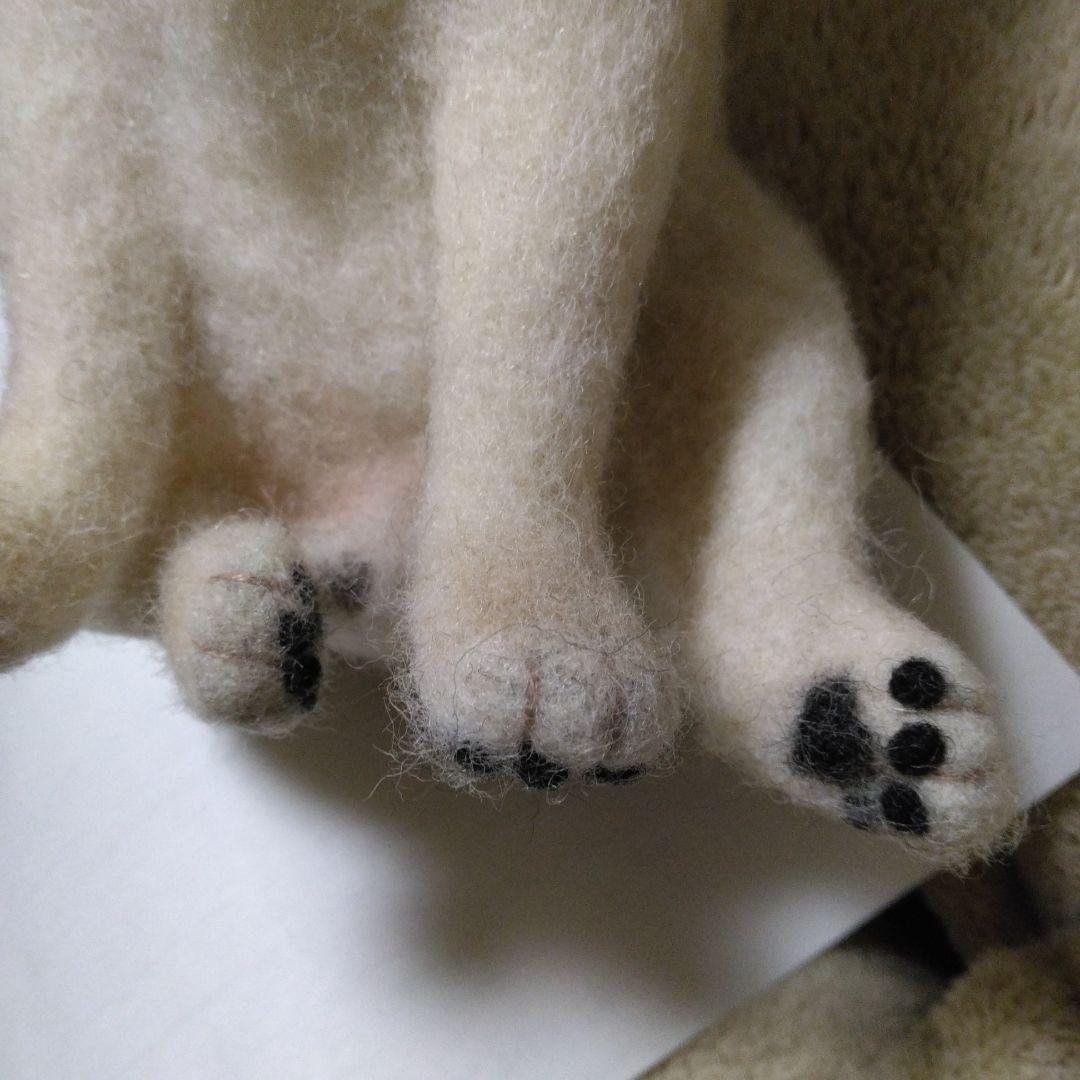 羊毛フェルト　ハンドメイド　パグ　お座りポーズ　困った顔