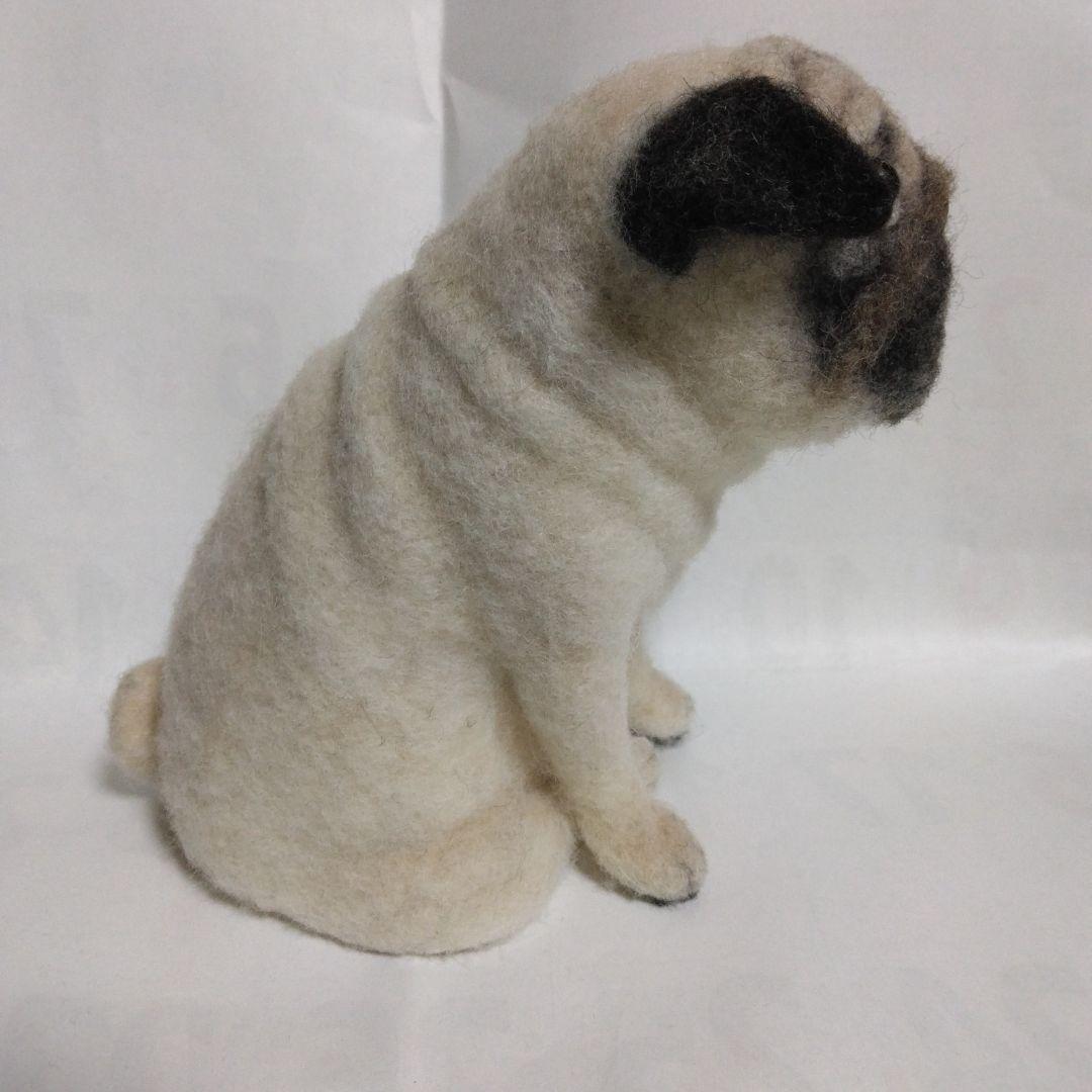 羊毛フェルト　ハンドメイド　パグ　お座りポーズ　困った顔