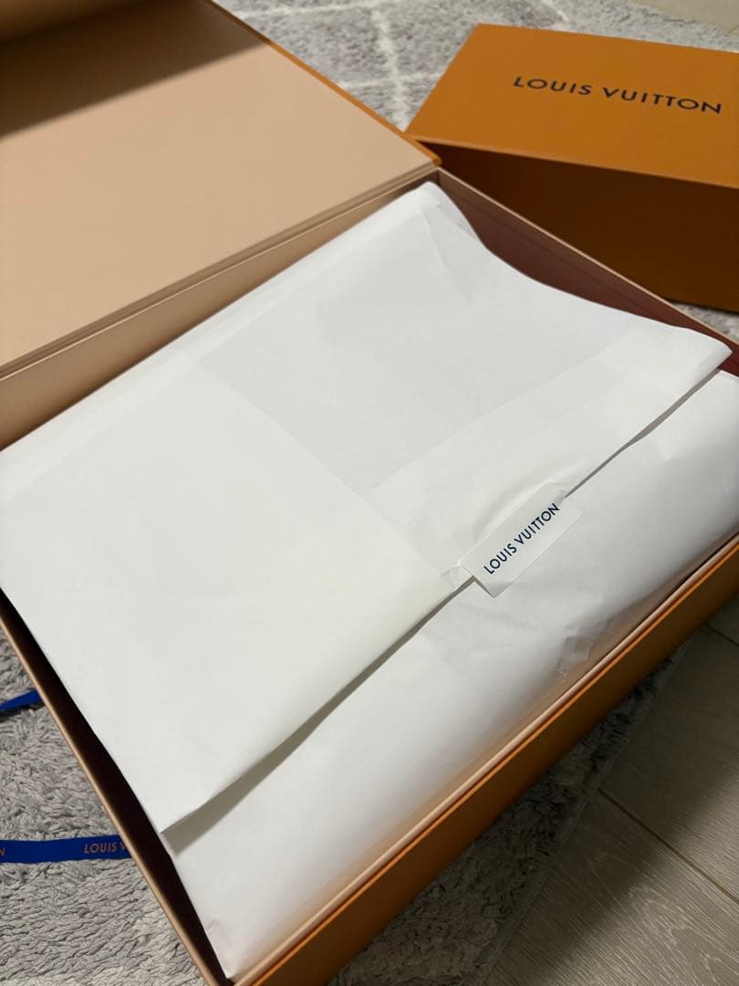 ルイヴィトン（LOUIS VUITTON）　クッション　ピンク