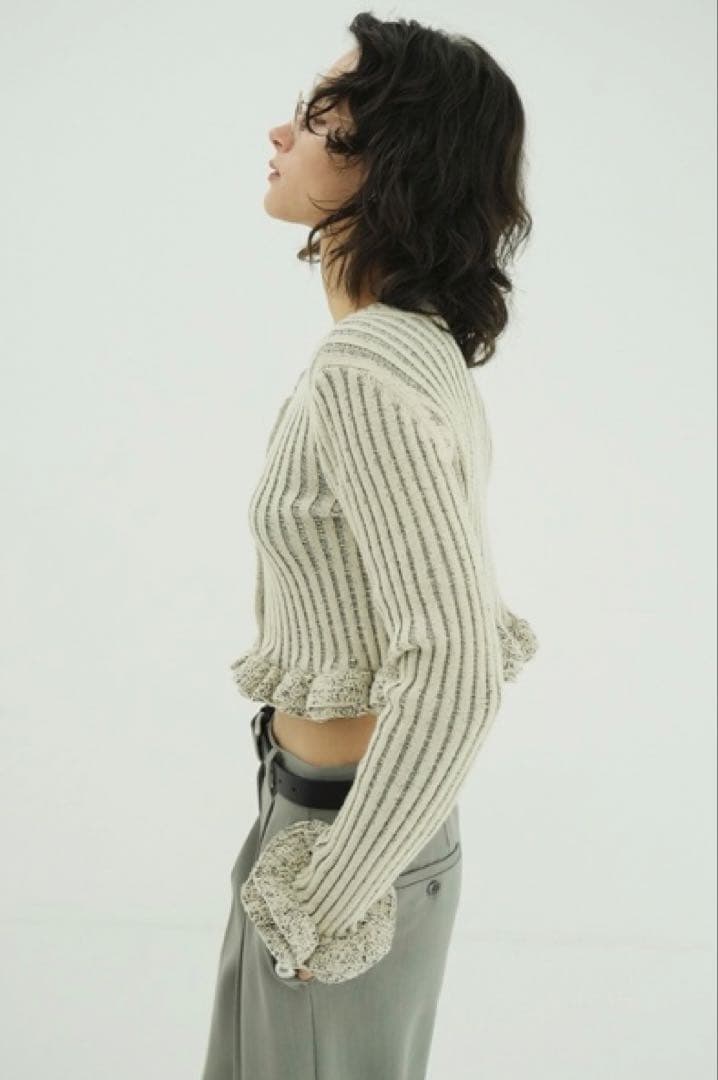 タグ付 CLANE W FACE SHORT FRILLED KNIT TOPS