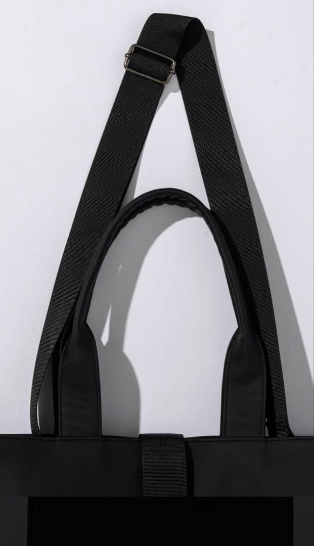 1PIU1UGUALE3RELAX シンセティックレザートートバッグ　新品未使用