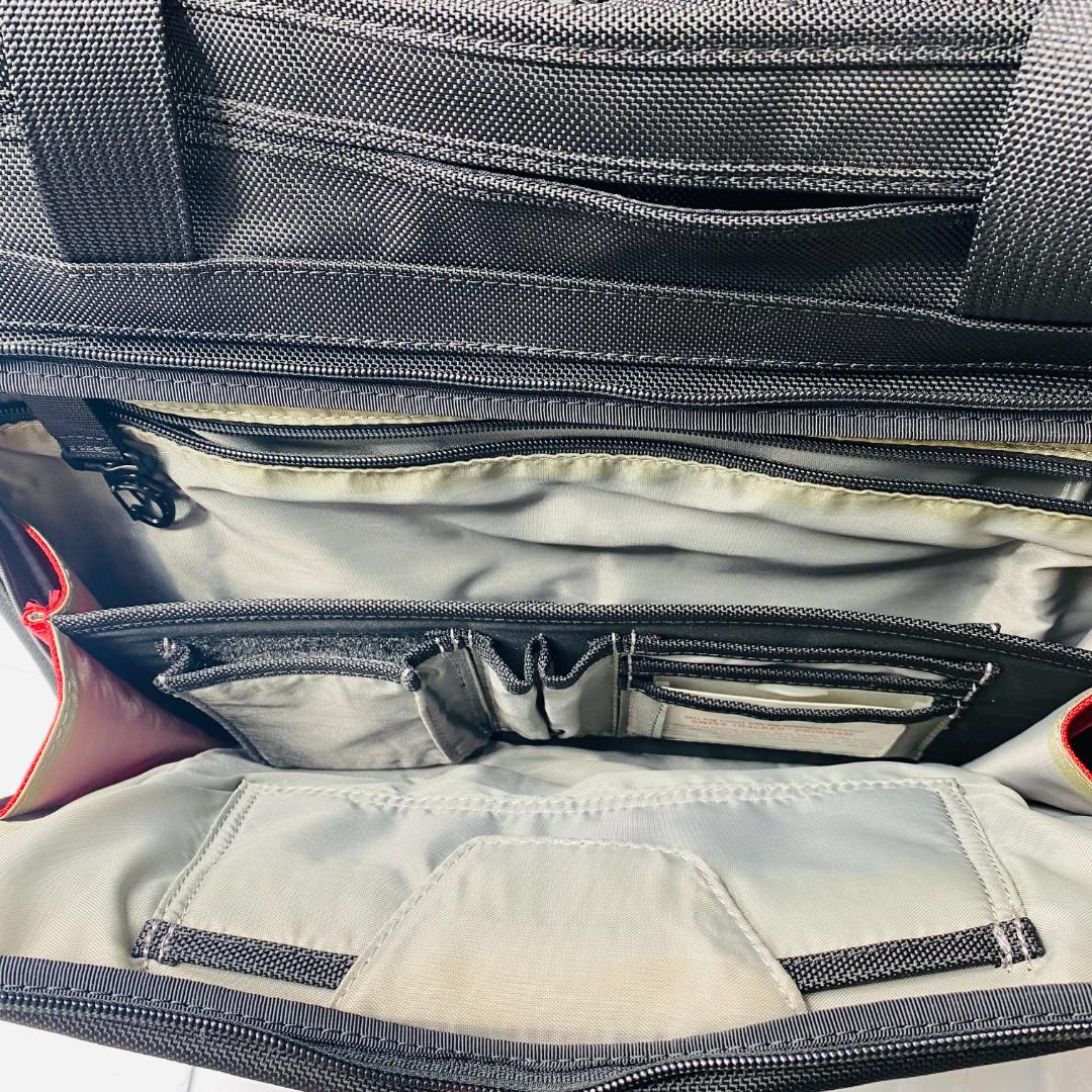 未使用級*　VICTORINOX　キャリーケース　機内持込可！　３層　３WAY