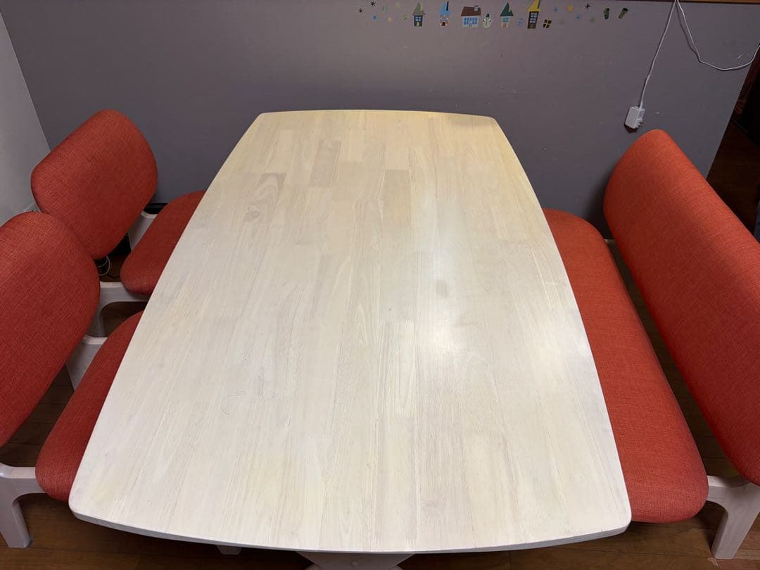 値下げしました！ニトリ　ホワイトダイニングテーブルとオレンジ椅子セット