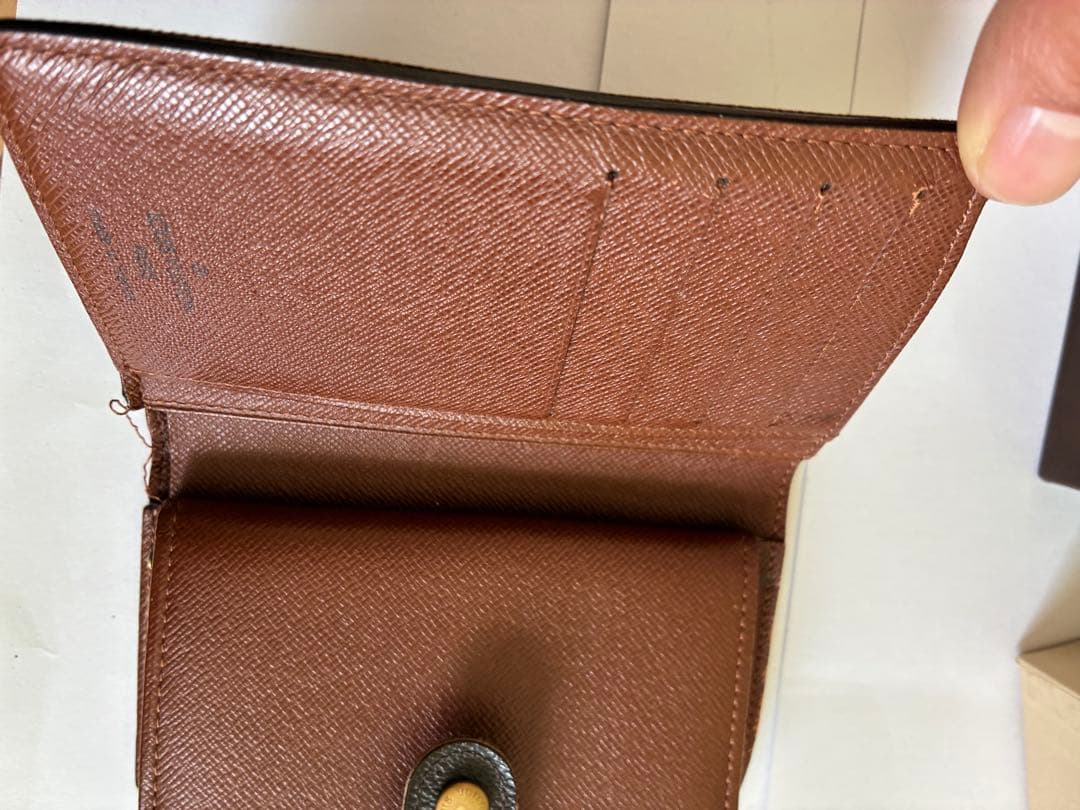 値下げしました！Louis Vuitton ルイ・ヴィトン　二つ折り財布箱付き