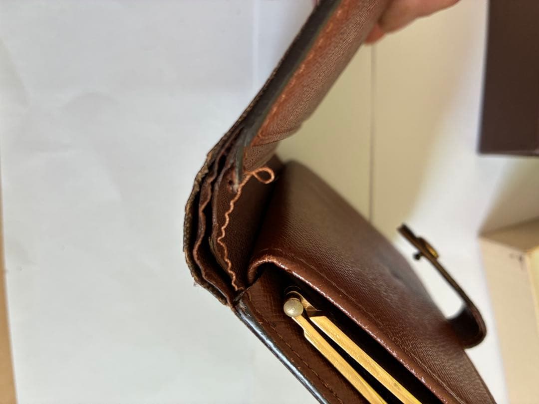 値下げしました！Louis Vuitton ルイ・ヴィトン　二つ折り財布箱付き