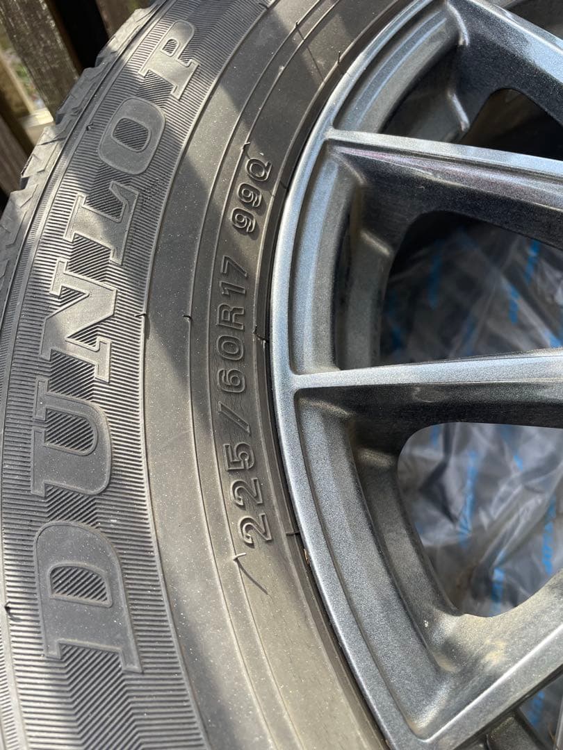 DUNLOP スタッドレスタイヤ 225/60R17 ホイール付き