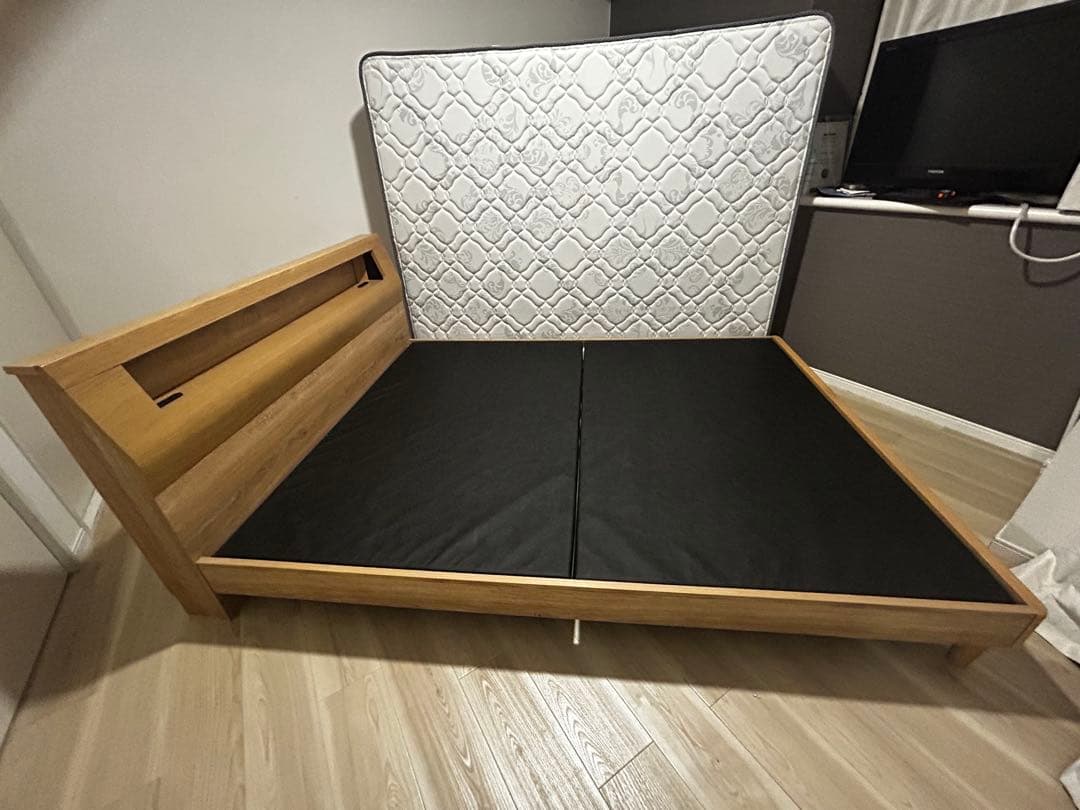 ベッドフレームクイーン