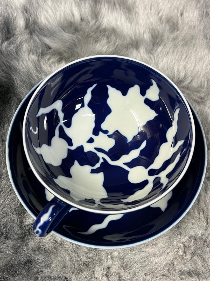 深川製磁 草花折枝 白抜紋 カップ&ソーサー 紅茶碗皿 2客 ペア