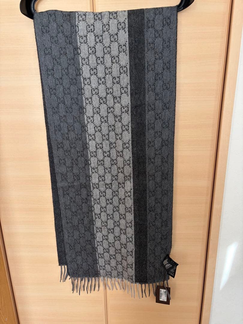 GUCCI GGロゴ柄マフラー グレー系