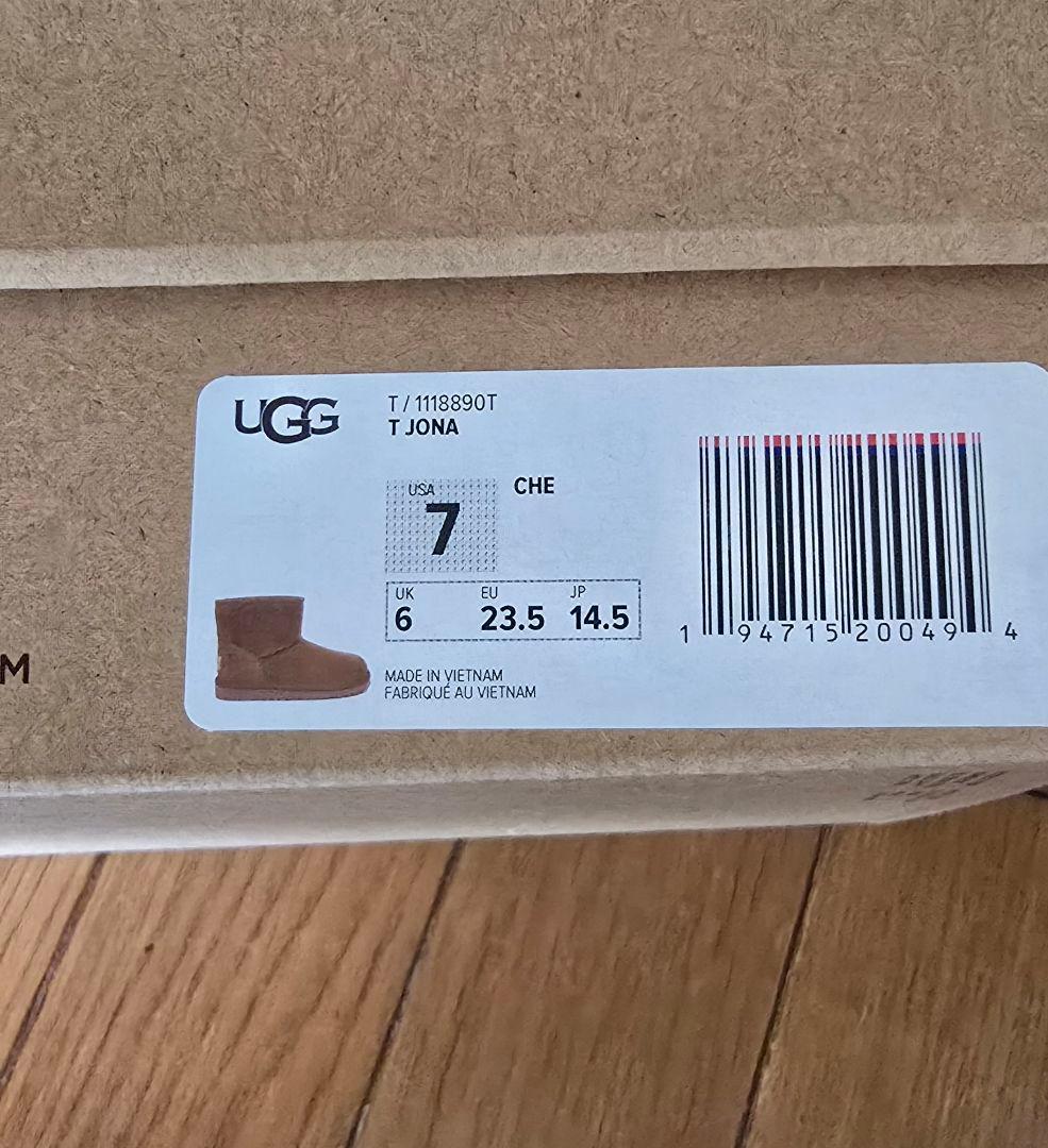 超美品　UGG ベージュ キッズブーツ ボタン付き