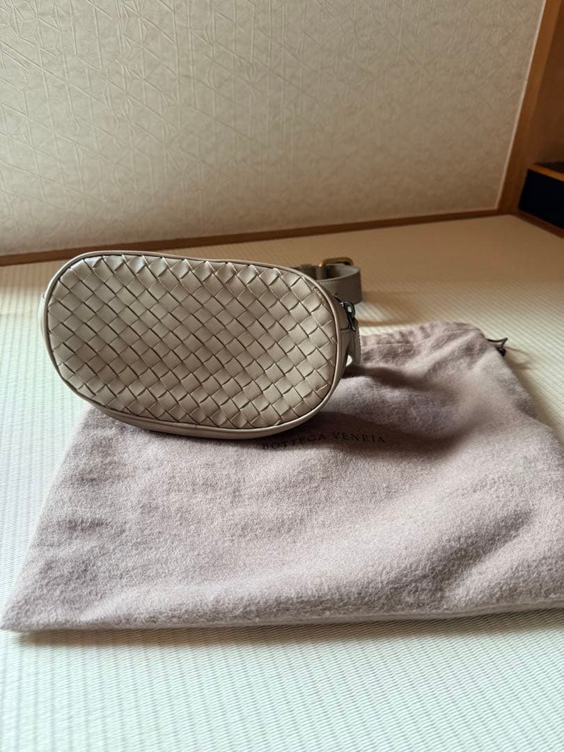 Bottega Veneta 編み込みデザイン ポーチ