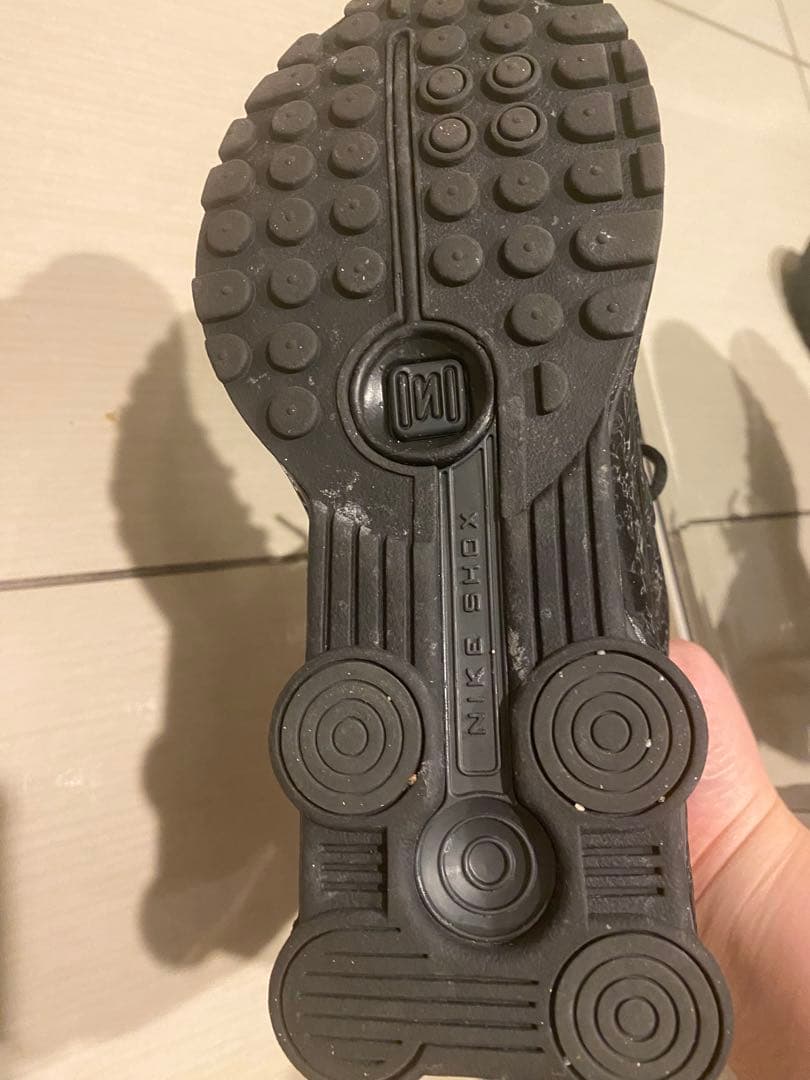 美品NIKE SHOX R4 ブラック