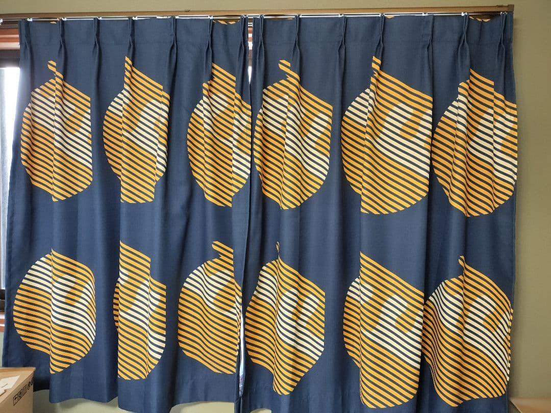 ㉜幅約70㌢×丈約130㌢　(１枚) 両開き　スミノエ　ドレープ