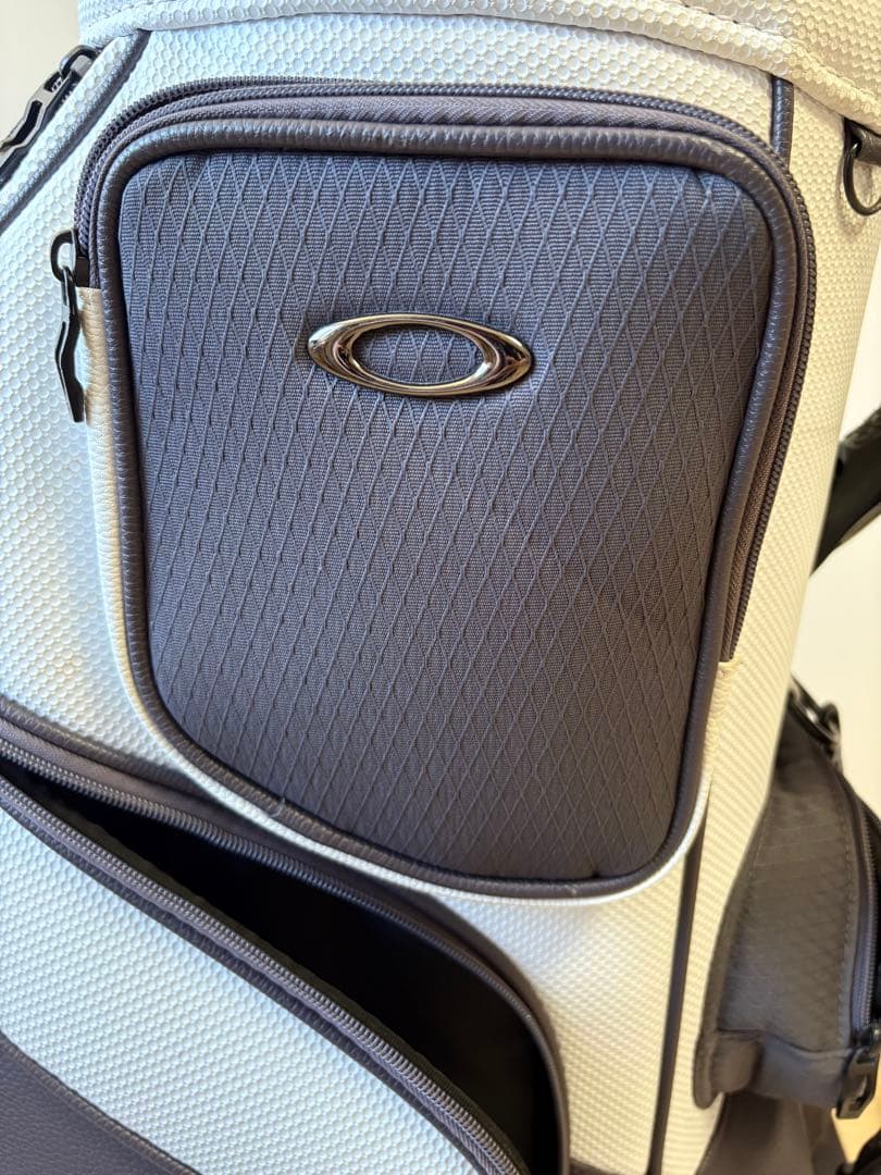 Oakley ゴルフバッグ グレーとホワイト