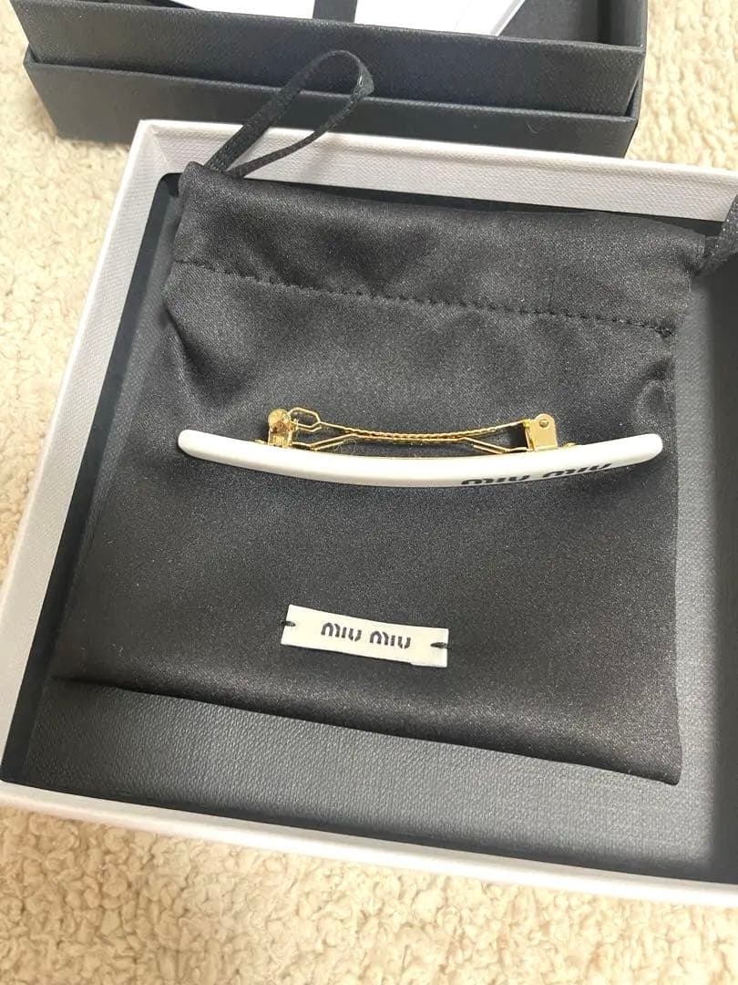 新品未使用品miu miu バーヘアピン 保存袋付き