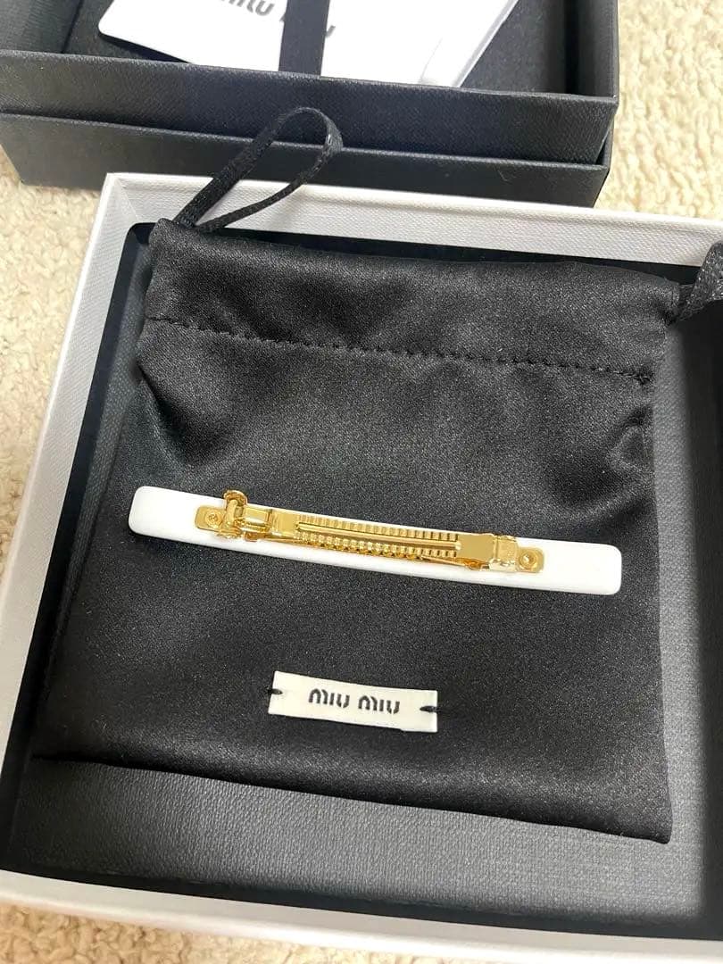 新品未使用品miu miu バーヘアピン 保存袋付き