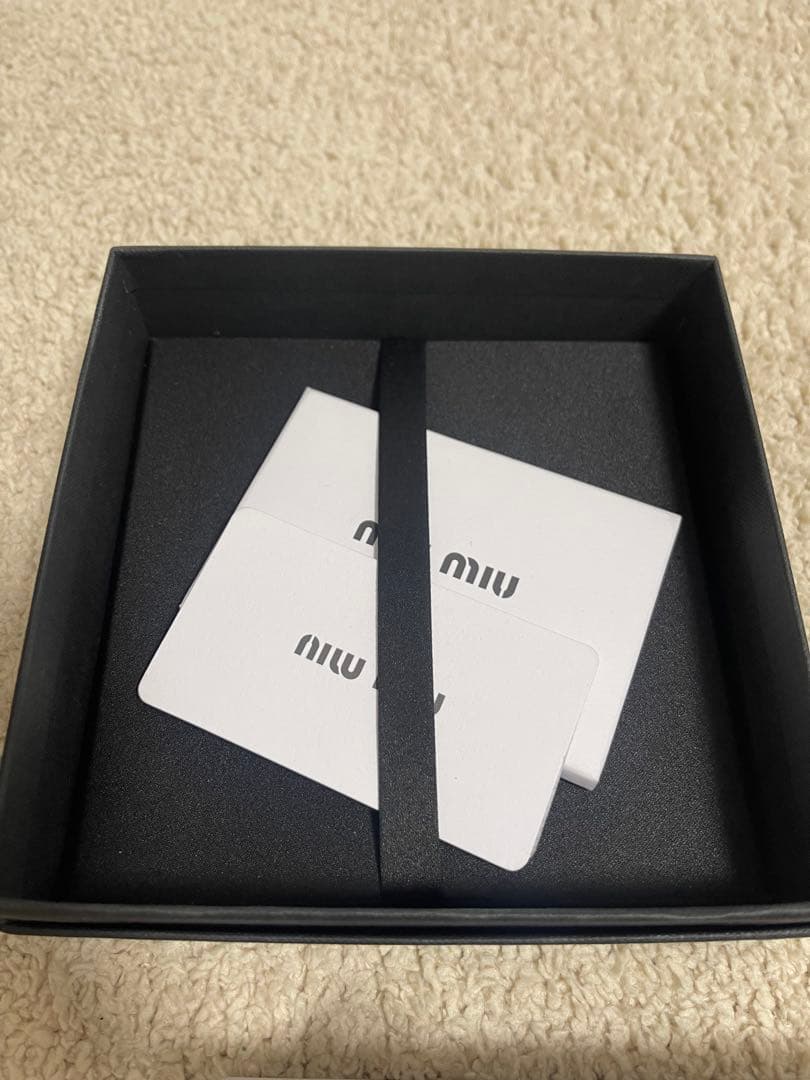 新品未使用品miu miu バーヘアピン 保存袋付き