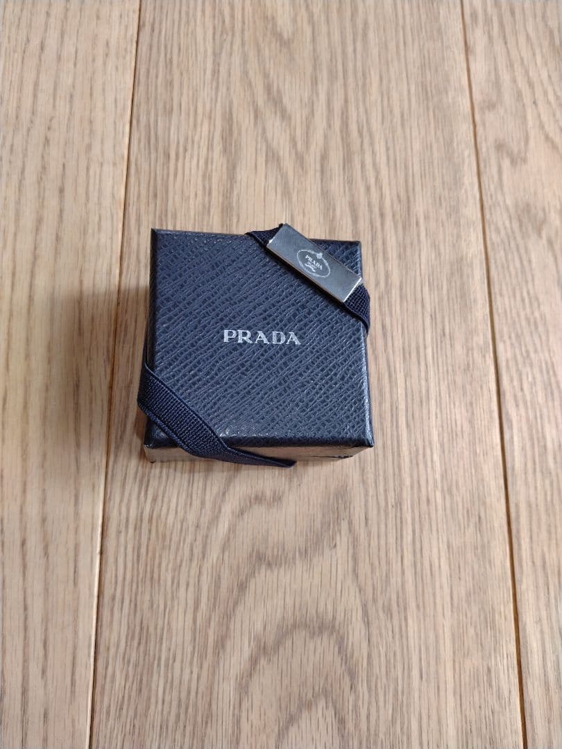 PRADA クマ型キーホルダー