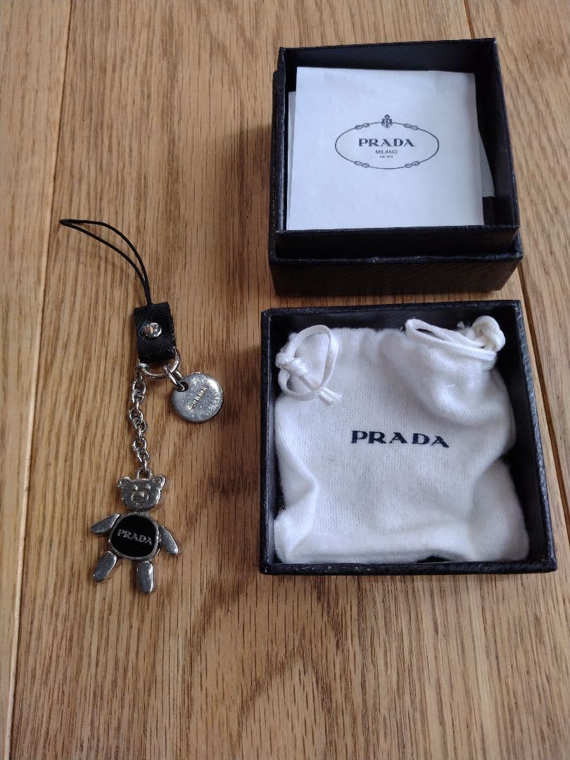 PRADA クマ型キーホルダー