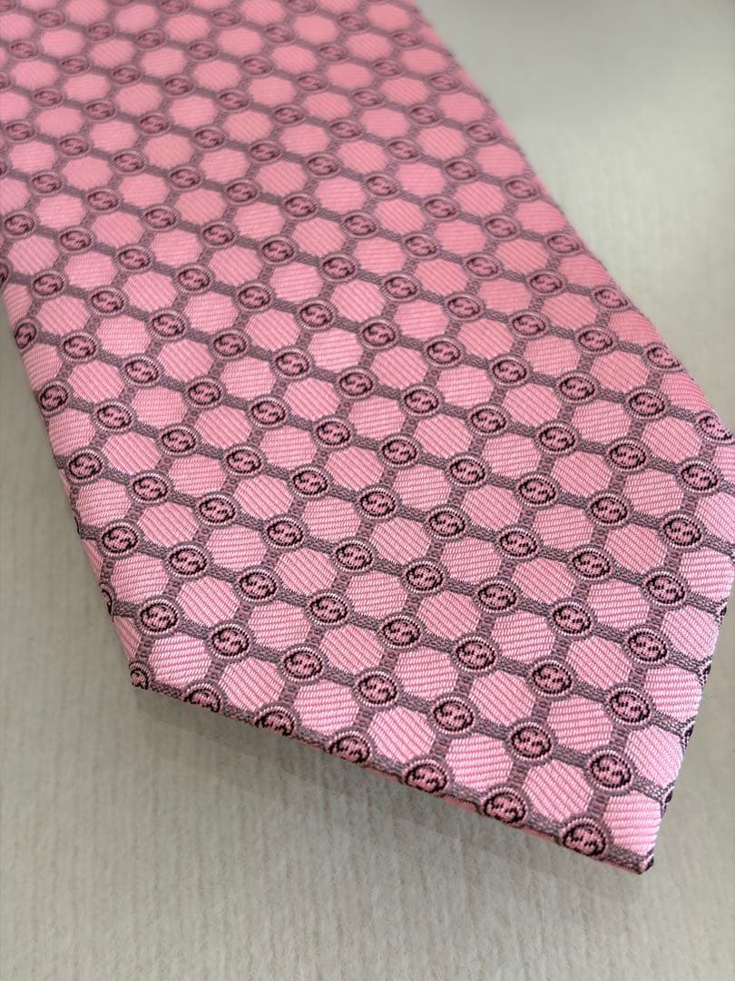⚠️本日23:59まで値下げ中⚠️【新品タグ付き】GUCCI シルクネクタイ ピンク