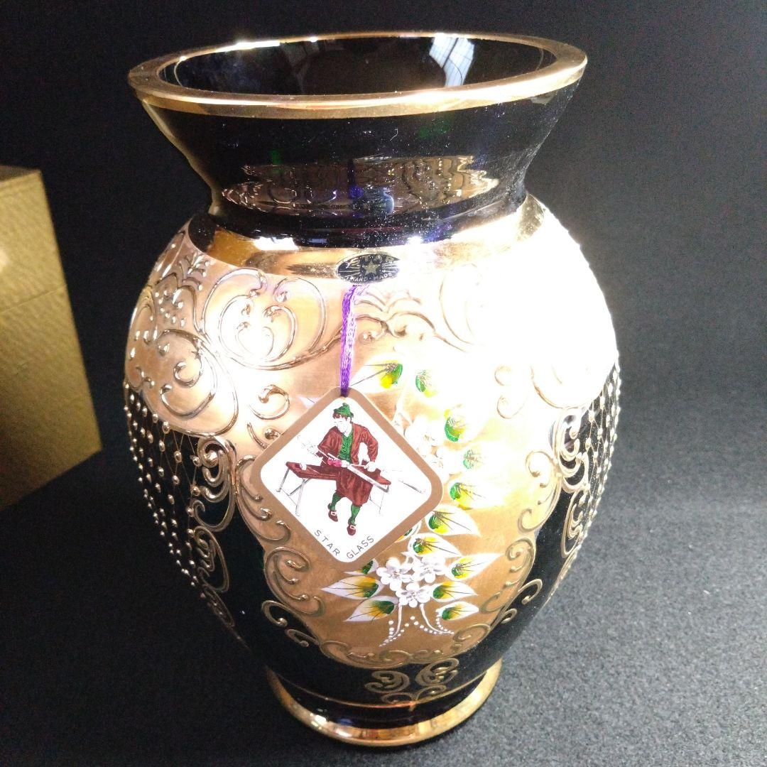 【ヴェネツィアグラス】フラワーベース　グリーンガラスにゴールド　白い花の盛り絵付