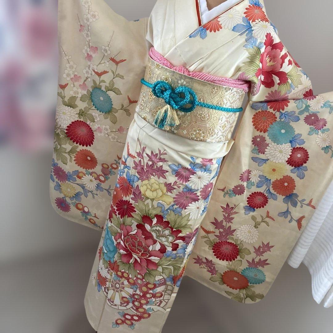 新品正絹振袖フルセット　しつけ糸付き　花柄刺繍 クリーム色 成人式にも！！