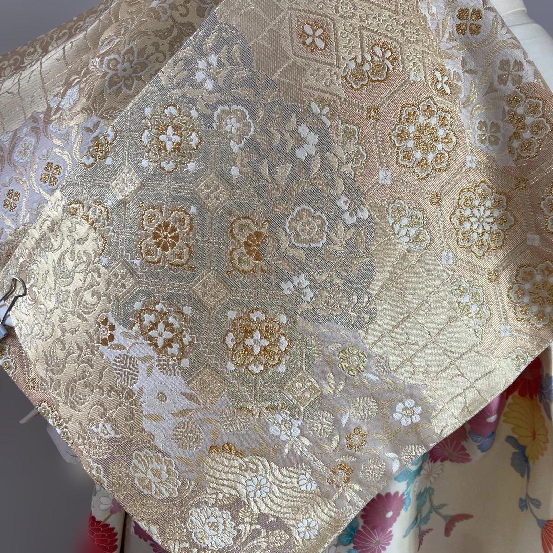 新品正絹振袖フルセット　しつけ糸付き　花柄刺繍 クリーム色 成人式にも！！