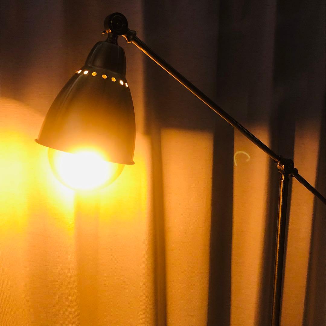 直接可 IKEA バロメーテル ゴールド フロアランプ スタンドライト 電球付き