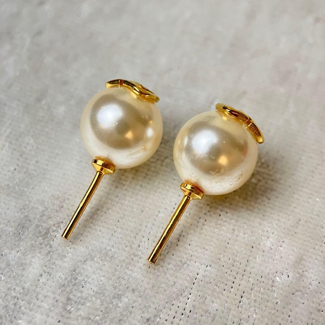 ヴァレンチノガラバーニ ゴールド Vロゴ パール ピアス