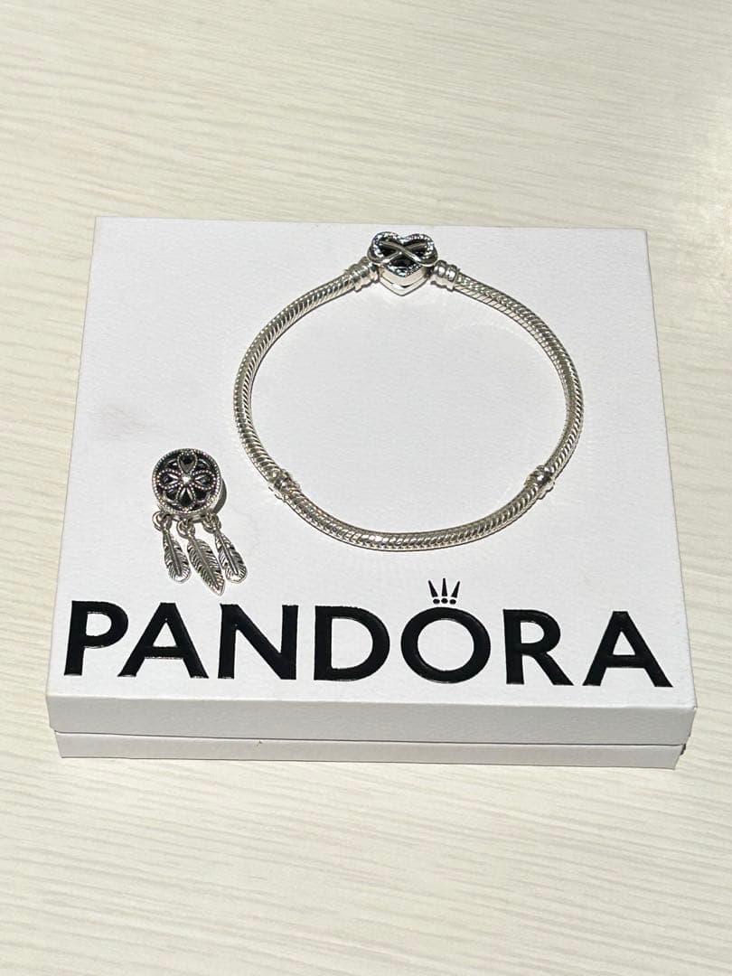 Pandora シルバーブレスレット ハート型留め具