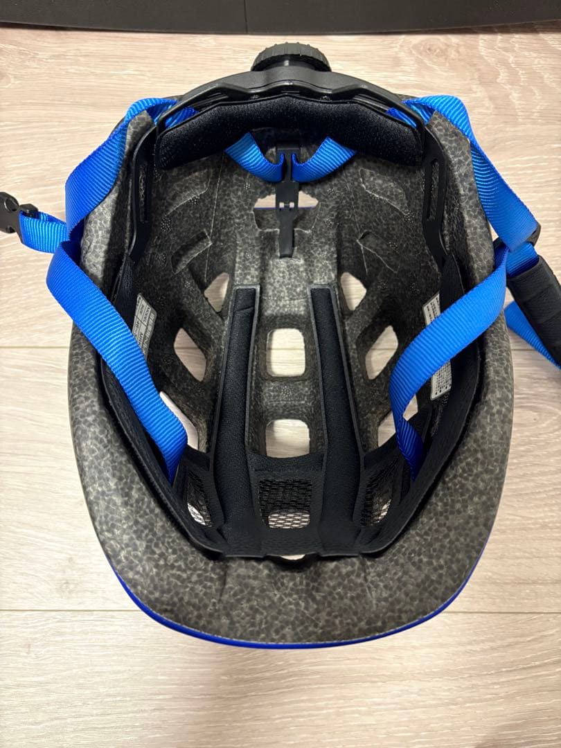 【美品】STRIDERロッキングベース &Mag Ride 幼児ヘルメット