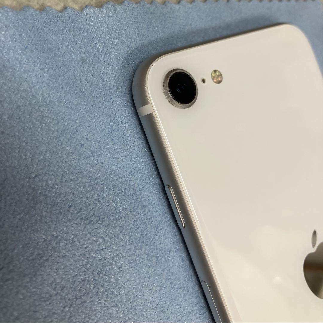 iPhone SE (第3世代) ホワイト 64GB