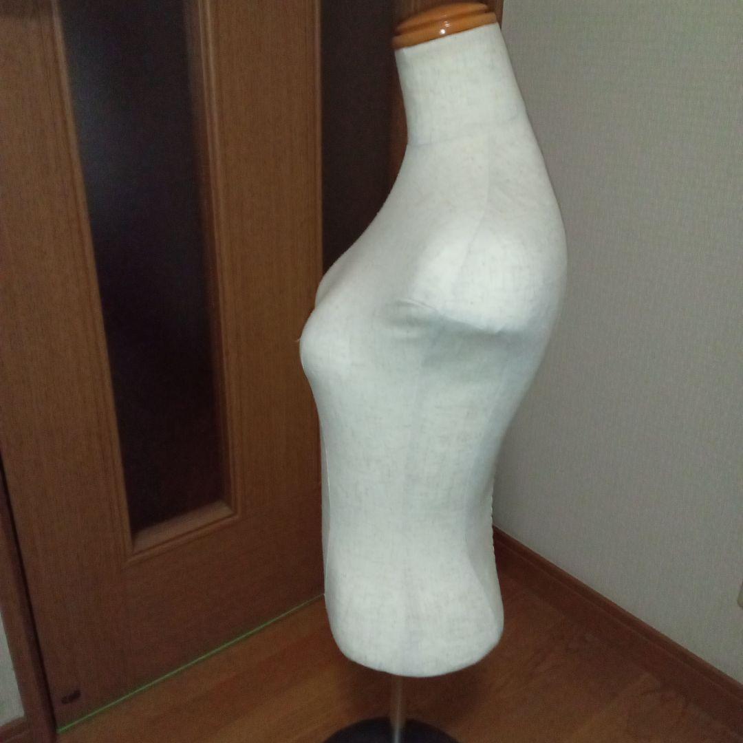 女性用リネン製トルソー 木製スタンド付き