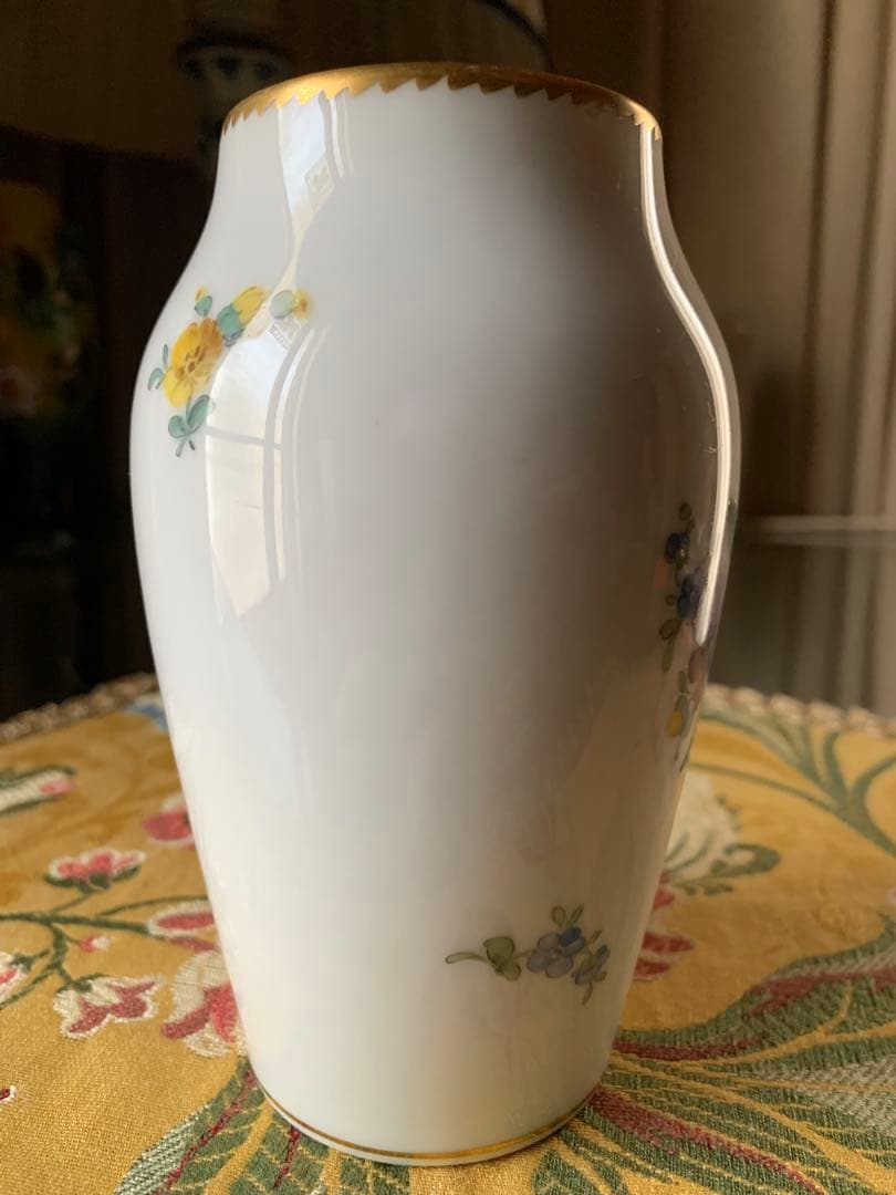 ロイヤルコペンハーゲン　レアな1880年代のサクソンフラワー花瓶！