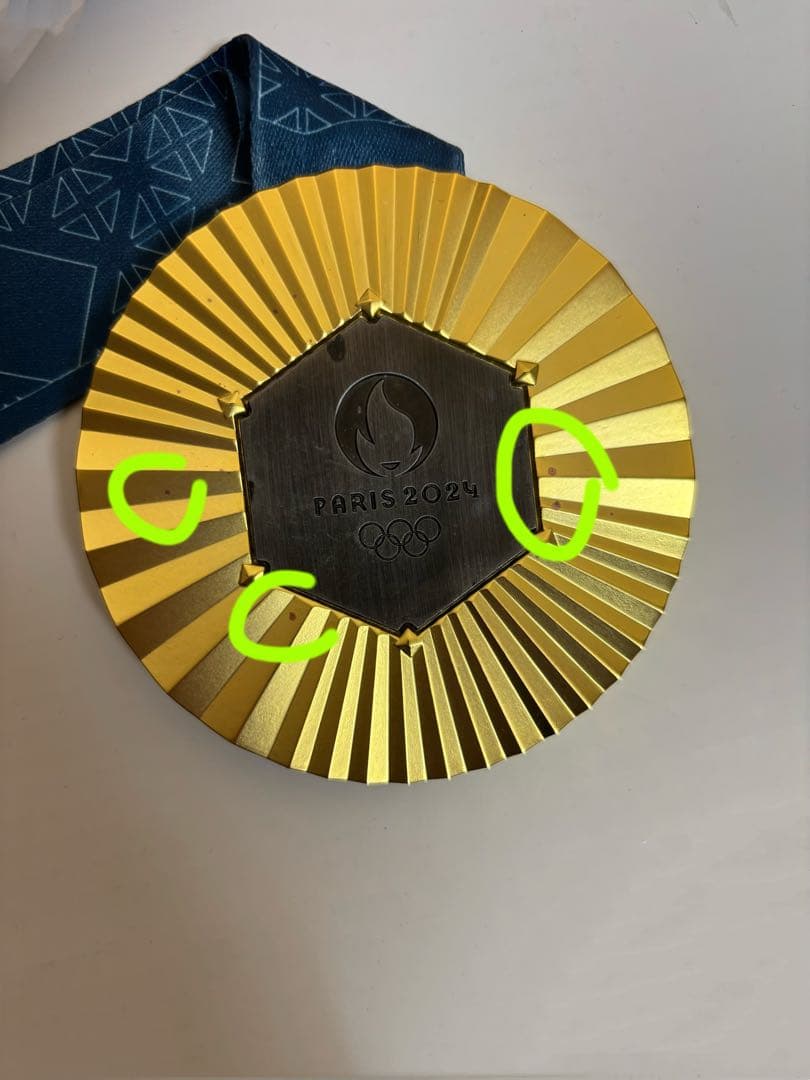 パリ　オリンピックの金メダル レプリカ 材質: 亜鉛合金　専用ケース付き