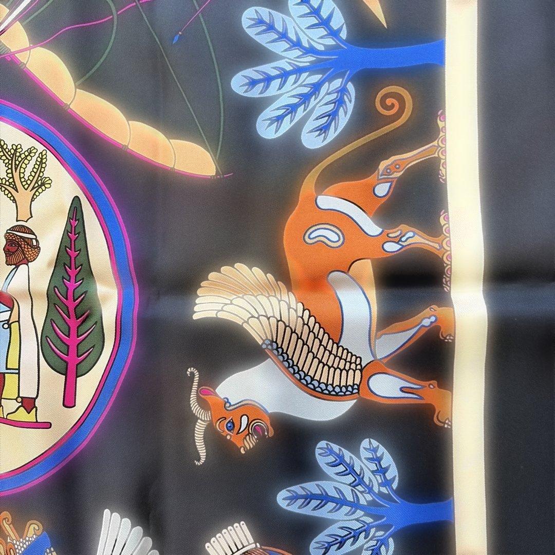 HERMÈS シルク アート柄 スカーフ 90cm カレ