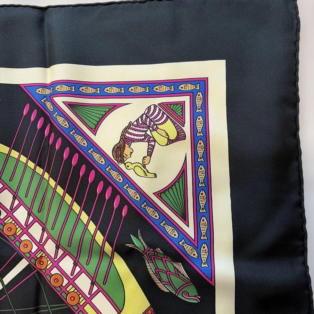HERMÈS シルク アート柄 スカーフ 90cm カレ