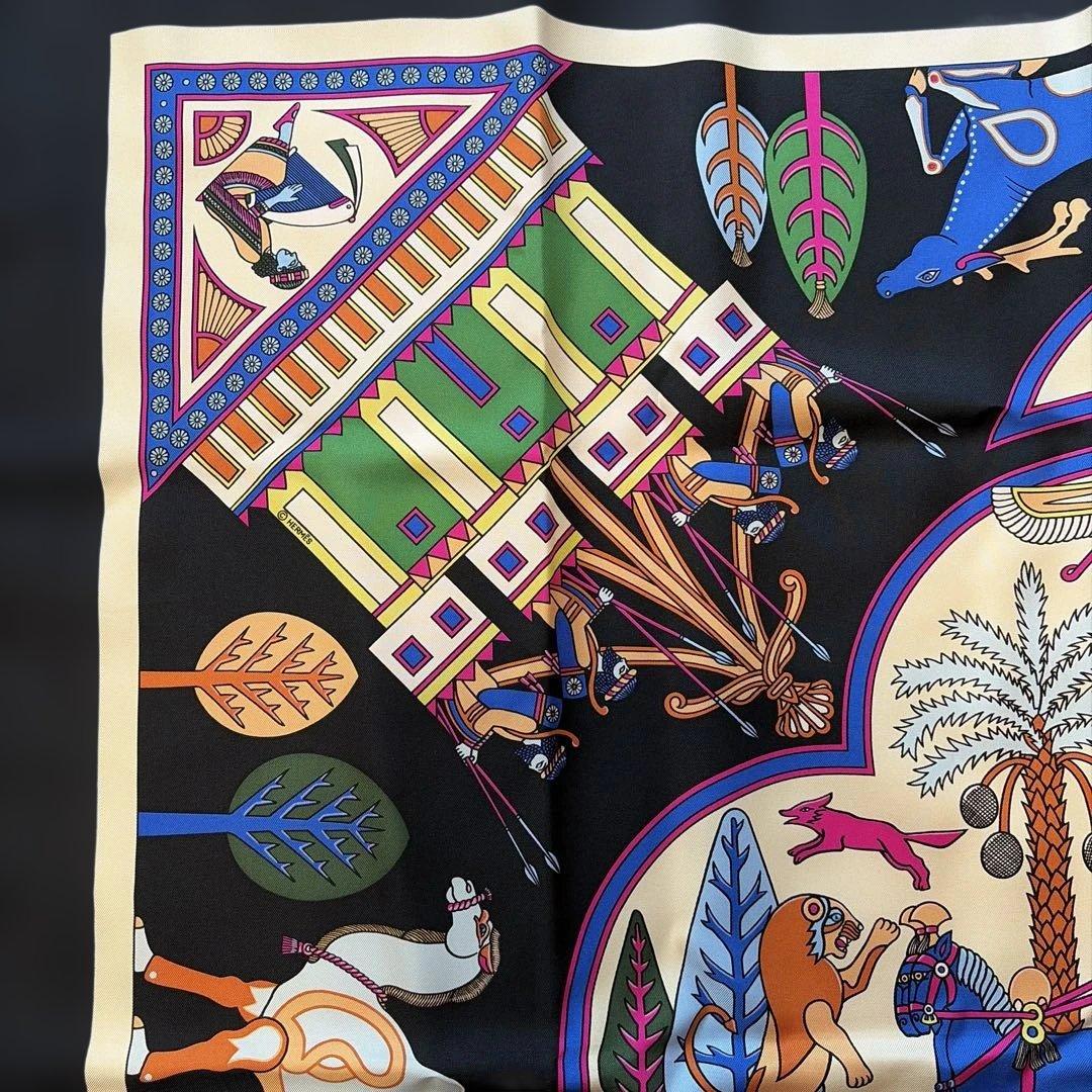 HERMÈS シルク アート柄 スカーフ 90cm カレ