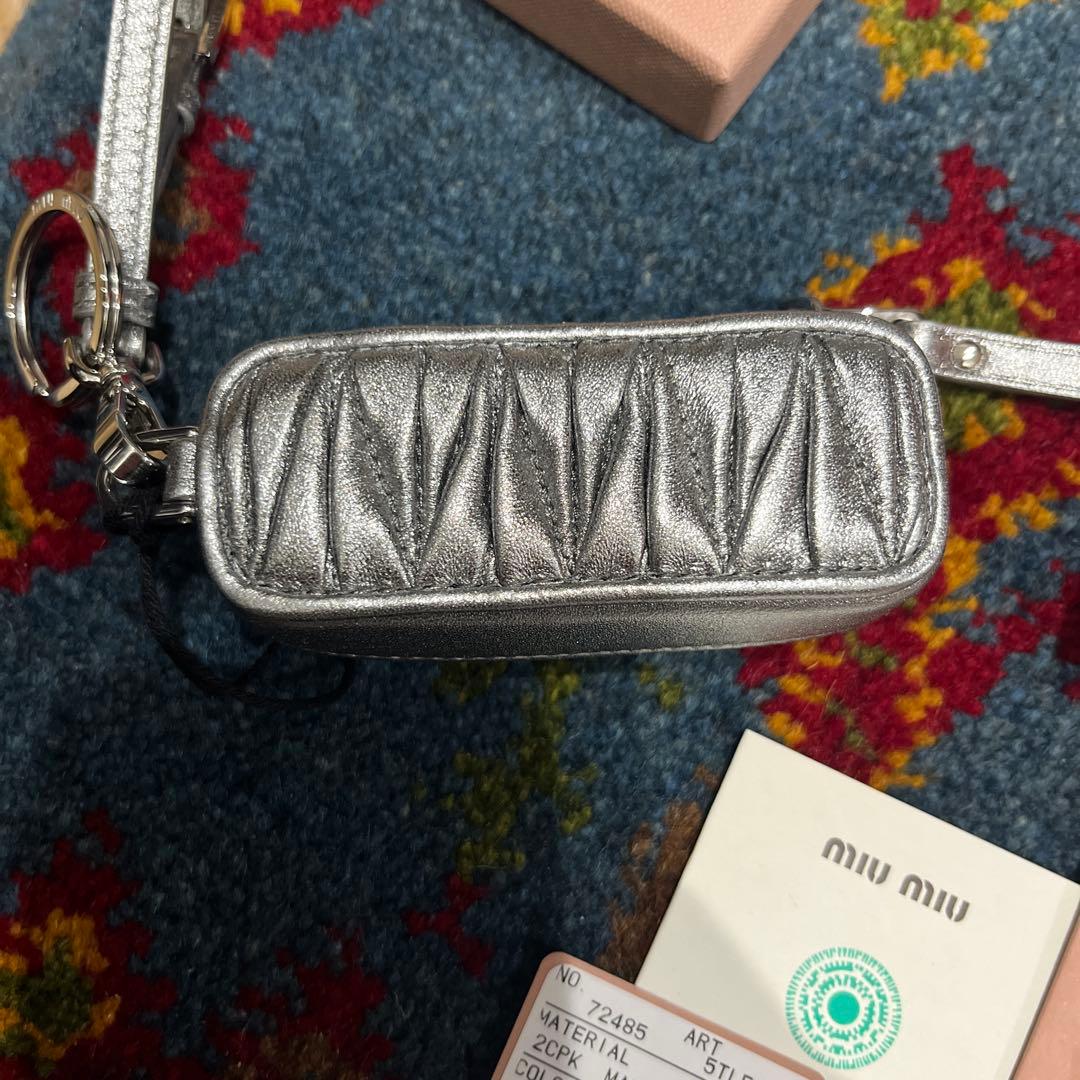 ミュウミュウ マテラッセ5TL518 シルバー 銀リップケース MIUMIU
